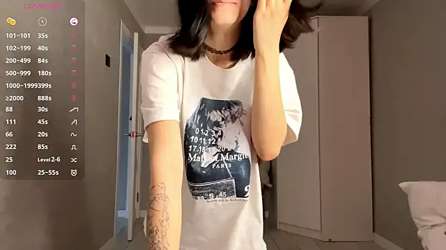 AmeliaMiotii online show from 04/12/26, 10:18