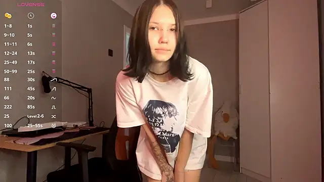 AmeliaMiotii online show from 04/13/26, 08:07