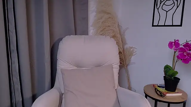 LiaFox  online show from 04/09/26, 03:08