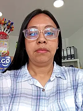 Snapshot of Violeta--7 chatting on 04/15/26, 01:48 Violeta--7 online show from 04/15/26, 01:48