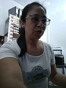 Snapshot of Violeta--7 chatting on 06/25/26, 01:49 Violeta--7 online show from 06/25/26, 01:49