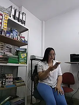 Snapshot of Violeta--7 chatting on 05/29/26, 01:50 Violeta--7 online show from 05/29/26, 01:50