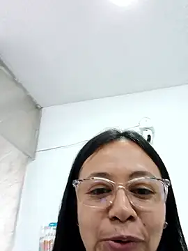 Snapshot of Violeta--7 chatting on 04/15/26, 07:58 Violeta--7 online show from 04/15/26, 07:58
