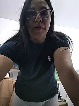 Snapshot of Violeta--7 chatting on 05/22/26, 01:42 Violeta--7 online show from 05/22/26, 01:42