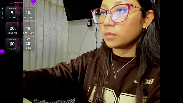 Snapshot of rouse__red chatting on 03/30/26, 10:33 rouse red online show from 03/30/26, 10:33