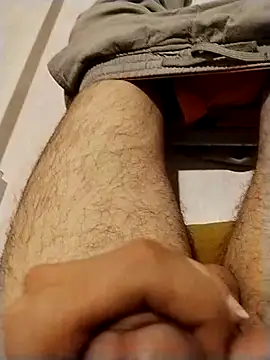 Snapshot of y2561 chatting on 04/08/26, 09:38 y2561 online show from 04/08/26, 09:38