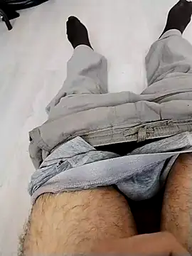 Snapshot of y2561 chatting on 04/10/26, 07:48 y2561 online show from 04/10/26, 07:48