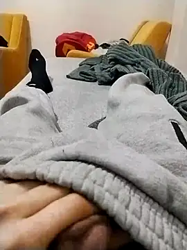 Snapshot of y2561 chatting on 03/31/26, 10:45 y2561 online show from 03/31/26, 10:45