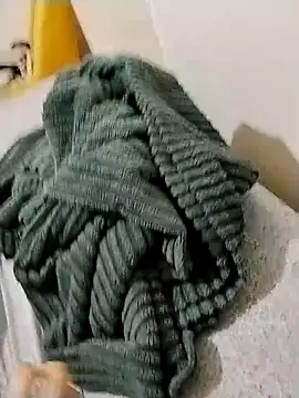 Snapshot of y2561 chatting on 04/01/26, 12:50 y2561 online show from 04/01/26, 12:50