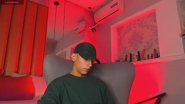 Snapshot of MaicolSmiith_ chatting on 04/14/26, 01:38 MaicolSmiith online show from 04/14/26, 01:38