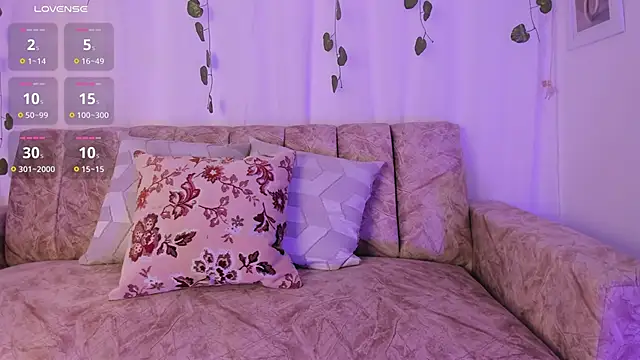 Velvet Noir  online show from 04/05/26, 06:14