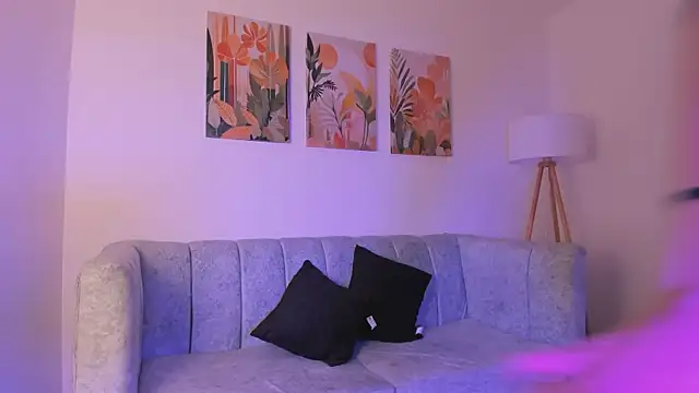 Velvet Noir  online show from 04/10/26, 11:17