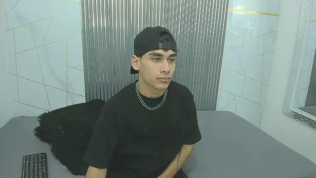 Snapshot of Kitsune_44 chatting on 04/04/26, 07:20 Kitsune 44 online show from 04/04/26, 07:20