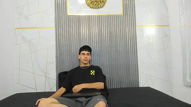 Snapshot of Kitsune_44 chatting on 03/27/26, 06:53 Kitsune 44 online show from 03/27/26, 06:53