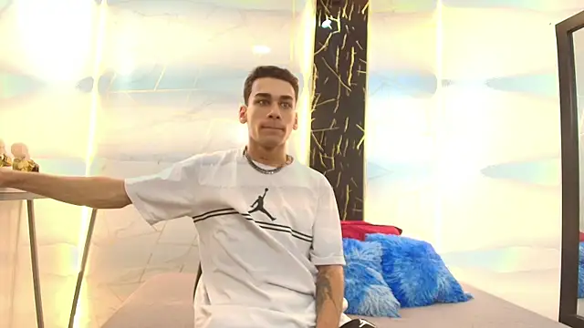 Kitsune 44 online show from 05/08/26, 07:17