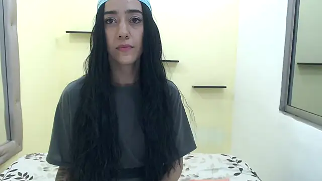 Snapshot of romina_white18 chatting on 03/29/26, 05:31 romina white18 online show from 03/29/26, 05:31