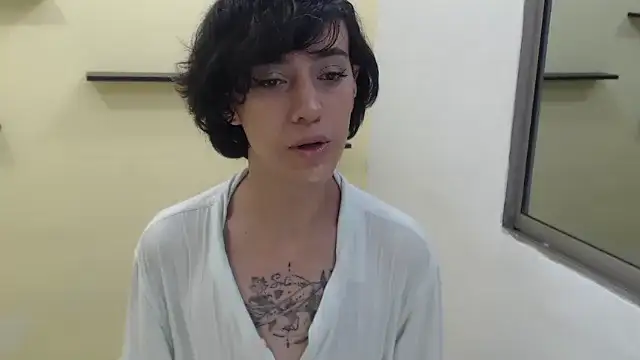 Snapshot of romina_white18 chatting on 04/09/26, 08:15 romina white18 online show from 04/09/26, 08:15