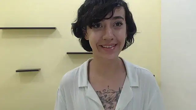 Snapshot of romina_white18 chatting on 04/10/26, 08:21 romina white18 online show from 04/10/26, 08:21