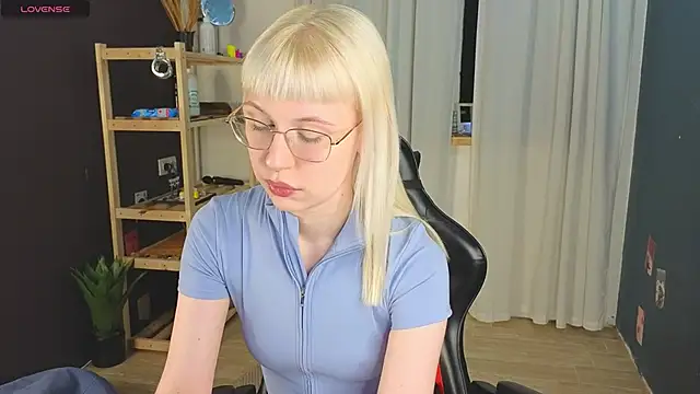 Snapshot of call_me_heaven chatting on 04/03/26, 03:18 call me heaven online show from 04/03/26, 03:18