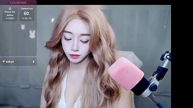 Snapshot of Cuviee chatting on 04/12/26, 06:11 Cuviee online show from 04/12/26, 06:11