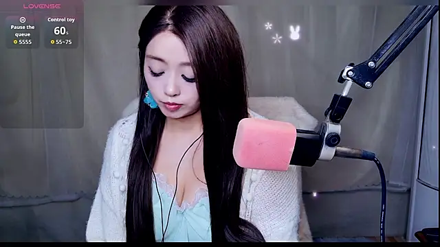 Snapshot of Cuviee chatting on 04/07/26, 10:33 Cuviee online show from 04/07/26, 10:33