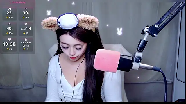 Snapshot of Cuviee chatting on 04/07/26, 10:28 Cuviee online show from 04/07/26, 10:28