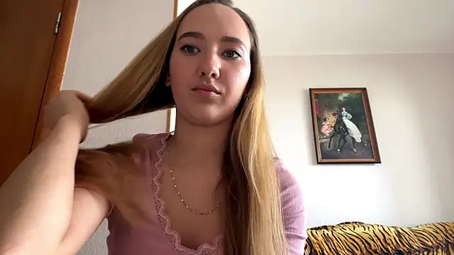 Snapshot of Liesenaniles chatting on 03/31/26, 08:27 Liesenaniles online show from 03/31/26, 08:27