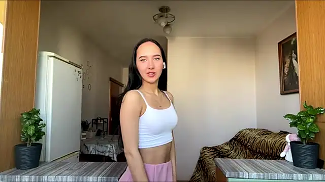 Snapshot of Liesenaniles chatting on 04/14/26, 06:07 Liesenaniles online show from 04/14/26, 06:07