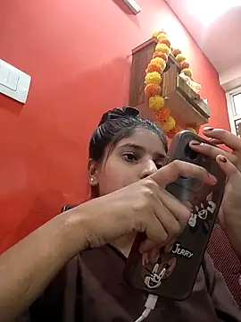 Snapshot of TANU01990 chatting on 04/18/26, 04:04 TANU01990 online show from 04/18/26, 04:04