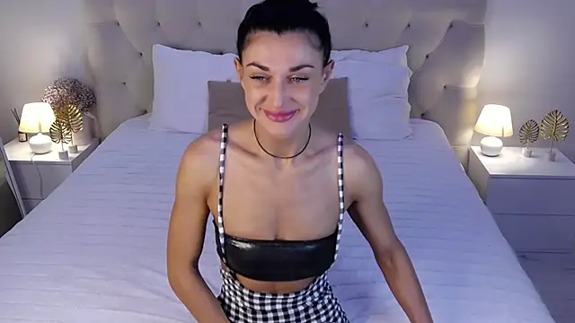 Snapshot of AriannaCruise chatting on 06/16/26, 05:46 AriannaCruise online show from 06/16/26, 05:46
