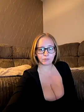 Snapshot of Anna-Curvy-xx chatting on 05/18/26, 12:22 Anna-Curvy-xx online show from 05/18/26, 12:22