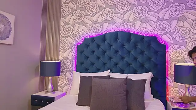 ChloeAndJeanPaul online show from 04/15/26, 03:23