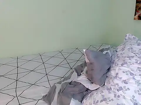 Snapshot of petite_angelx chatting on 04/03/26, 09:27 petite angelx online show from 04/03/26, 09:27