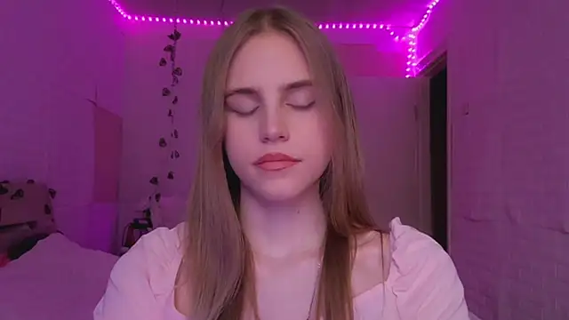 EveCoutch online show from 04/10/26, 01:18