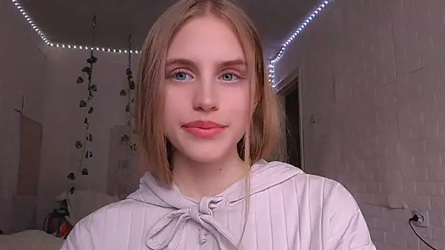 EveCoutch online show from 04/11/26, 12:09