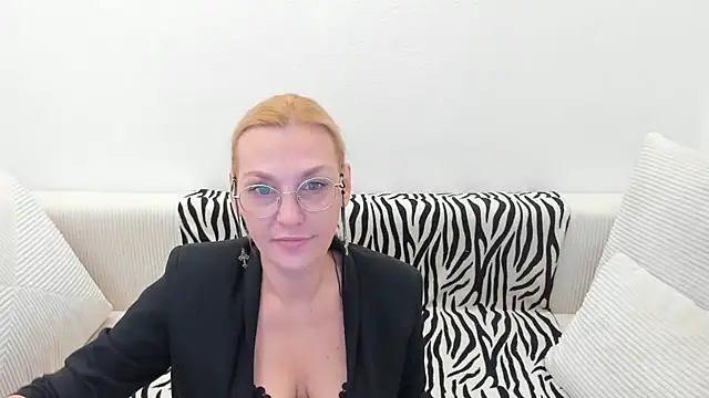 Snapshot of OeigesMik chatting on 04/14/26, 09:36 OeigesMik online show from 04/14/26, 09:36