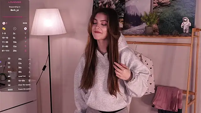 CherlyGuss online show from 04/18/26, 03:31