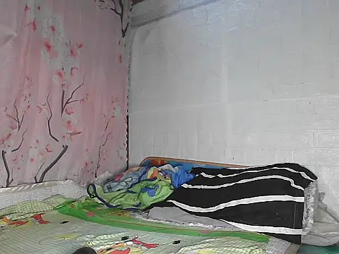 Snapshot of Hotties_Julie chatting on 04/04/26, 05:19 Hotties Julie online show from 04/04/26, 05:19