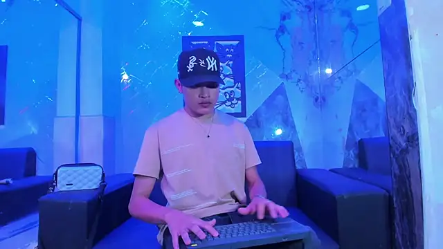 Robert smith26 online show from 04/17/26, 12:30