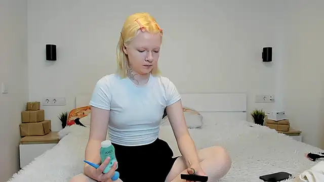 EIanorPuglia online show from 04/15/26, 05:02