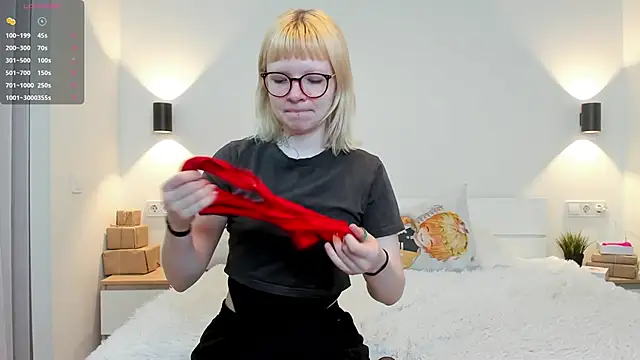 EIanorPuglia online show from 04/11/26, 04:31