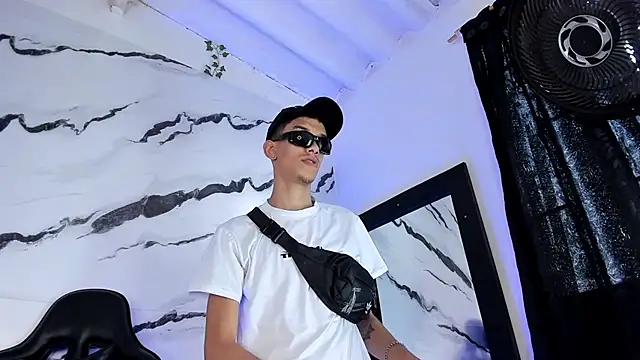 Snapshot of Zamaelprime_ chatting on 03/28/26, 08:32 Zamaelprime online show from 03/28/26, 08:32