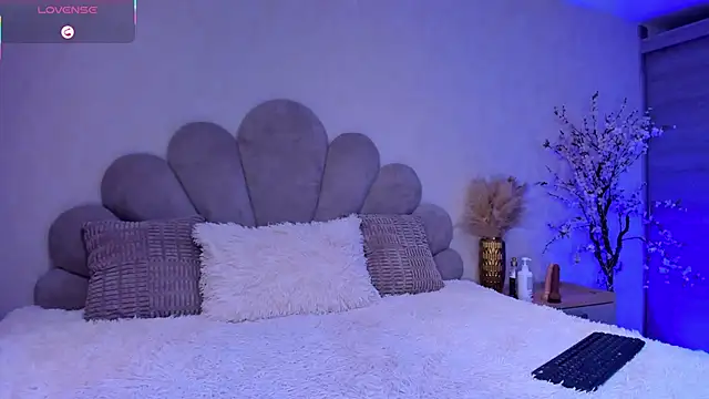 maia lion online show from 04/09/26, 02:24