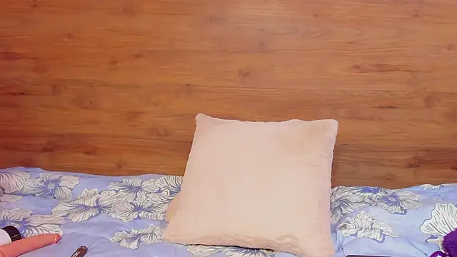 Snapshot of MOONWUW chatting on 04/12/26, 03:32 MOONWUW online show from 04/12/26, 03:32