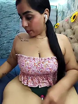 Snapshot of val_eria chatting on 04/08/26, 02:46 val eria online show from 04/08/26, 02:46