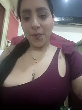 Snapshot of val_eria chatting on 04/04/26, 03:35 val eria online show from 04/04/26, 03:35