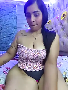 Snapshot of val_eria chatting on 05/04/26, 02:04 val eria online show from 05/04/26, 02:04
