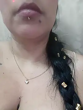 Snapshot of val_eria chatting on 04/19/26, 03:07 val eria online show from 04/19/26, 03:07
