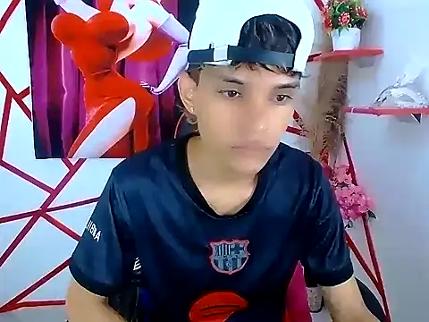 Snapshot of chris_evans77 chatting on 04/08/26, 01:01 chris evans77 online show from 04/08/26, 01:01