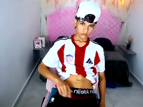 Snapshot of chris_evans77 chatting on 04/07/26, 01:02 chris evans77 online show from 04/07/26, 01:02